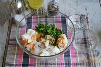 Фото приготовления рецепта: Рыбные котлеты, запечённые в духовке, с йогуртовым соусом - шаг №5