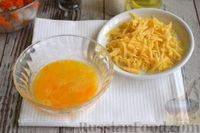 Фото приготовления рецепта: Рыбные котлеты с морковью, сыром и сметаной - шаг №4