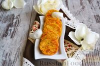 Фото приготовления рецепта: Рыбные котлеты с морковью, сыром и сметаной - шаг №8