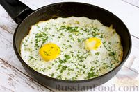 Фото к рецепту: Яичница с сыром и солёными огурцами