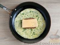 Фото приготовления рецепта: Омлет с хлебом и сыром - шаг №8