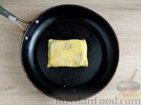 Фото приготовления рецепта: Омлет с хлебом и сыром - шаг №10