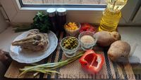 Фото приготовления рецепта: Картофельно-куриные котлеты с кукурузой и зелёным горошком - шаг №1