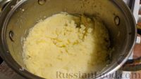 Фото приготовления рецепта: Картофельно-куриные котлеты с кукурузой и зелёным горошком - шаг №3