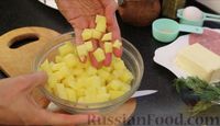 Фото приготовления рецепта: Слоёный дрожжевой пирог с картофелем, ветчиной и сыром - шаг №2