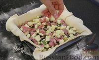 Фото приготовления рецепта: Слоёный дрожжевой пирог с картофелем, ветчиной и сыром - шаг №6