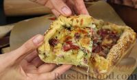 Фото приготовления рецепта: Слоёный дрожжевой пирог с картофелем, ветчиной и сыром - шаг №10
