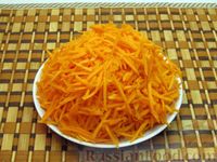 Фото приготовления рецепта: Рисовая каша с морковью и черносливом - шаг №3