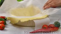 Фото приготовления рецепта: Французский пирог "Киш Лорен" с курицей, брокколи и сыром - шаг №18