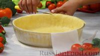 Фото приготовления рецепта: Французский пирог "Киш Лорен" с курицей, брокколи и сыром - шаг №20