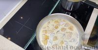 Фото приготовления рецепта: Тефтели в сливочном соусе с грибами и плавленым сыром - шаг №14
