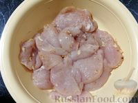 Фото приготовления рецепта: Куриное филе в томатном кляре - шаг №4