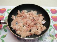 Фото приготовления рецепта: Запеканка из рыбы в яично-молочной заливке - шаг №3