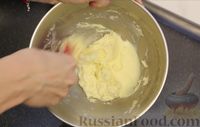 Фото приготовления рецепта: Апельсиновый кекс с сахарной глазурью - шаг №5