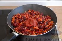 Фото приготовления рецепта: Красный борщ с вишней и орехами - шаг №8