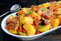 Фото к рецепту: Свиные рёбра, тушенные с картофелем и овощами