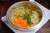 Фото приготовления рецепта: Салат из куриной печени с морковью по-корейски и маринованными огурцами - шаг №8