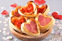 Фото к рецепту: Закусочные слойки "Сердечки" с ветчиной и помидорами