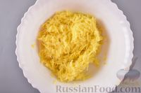 Фото приготовления рецепта: Драники с сыром и сметаной - шаг №3