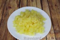 Фото приготовления рецепта: Салат крабовый с ананасами - шаг №3