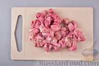 Фото приготовления рецепта: Свинина с грибами и помидорами, тушенная в сметане - шаг №2