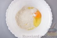 Фото приготовления рецепта: Оладьи на кефире, с сырной начинкой - шаг №2