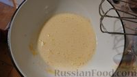 Фото приготовления рецепта: Шоколадно-апельсиновые кексы на сметане - шаг №4