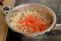 Фото приготовления рецепта: Макароны с куриным фаршем в молочно-сырном соусе, на сковороде - шаг №7