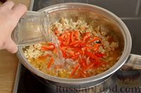 Фото приготовления рецепта: Макароны с куриным фаршем в молочно-сырном соусе, на сковороде - шаг №8