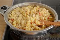 Фото приготовления рецепта: Макароны с куриным фаршем в молочно-сырном соусе, на сковороде - шаг №13