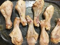 Фото приготовления рецепта: Запечённые куриные голени в пикантном соусе - шаг №5