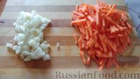 Фото приготовления рецепта: Сырный суп с индейкой, овощами и макаронами - шаг №3