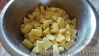 Фото приготовления рецепта: Сырный суп с индейкой, овощами и макаронами - шаг №4