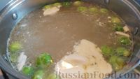 Фото приготовления рецепта: Сырный суп с индейкой, овощами и макаронами - шаг №8