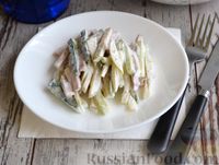 Фото к рецепту: Мясной салат с грушей, солёными и свежими огурцами