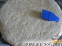 Фото приготовления рецепта: Пирог из сырой рыбы с луком и рисом - шаг №17