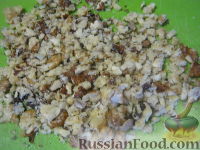 Фото приготовления рецепта: Салат «Анастасия» с морковью, грибами и орехами - шаг №7