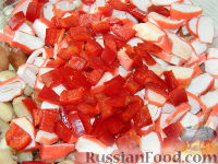 Фото приготовления рецепта: Салат с фасолью «Морские камушки» - шаг №6