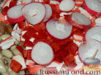 Фото приготовления рецепта: Салат с фасолью «Морские камушки» - шаг №8