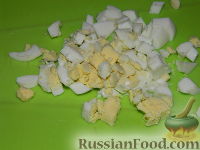 Фото приготовления рецепта: Салат с фасолью «Морские камушки» - шаг №4