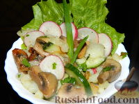 Фото к рецепту: Картофельный салат с шампиньонами "Бурлеск"