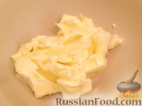 Фото приготовления рецепта: Масляный основной крем на сгущенном молоке - шаг №2