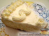 Фото приготовления рецепта: Бисквитный торт с живыми цветами - шаг №19