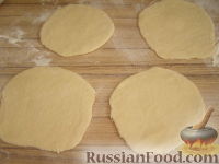 Фото приготовления рецепта: Тесто бездрожжевое на кефире (для лепешек) - шаг №7