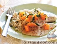 Фото к рецепту: Тилапия с апельсиновой сальсой и ароматным рисом