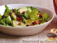 Фото к рецепту: Салат из брюссельской капусты с беконом и орехами