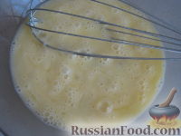 Фото приготовления рецепта: Омлет по-болгарски - шаг №3