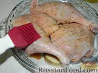 Фото приготовления рецепта: Ножки пекинской утки с яблоками - шаг №9