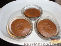 Фото приготовления рецепта: Шоколадное пирожное "Лава" (Chocolate Lava cake) - шаг №7