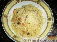 Фото к рецепту: Паста с чесноком и острым перцем  (Spaghetti aglio olio)
